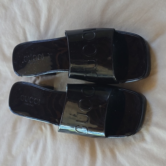 Gucci Logo Platform Rubber Slide Sandals - Picture 3 of 5